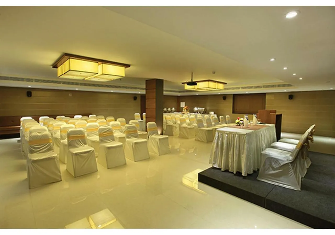 Hotel Jk Park Residency Perambra Mennanyam