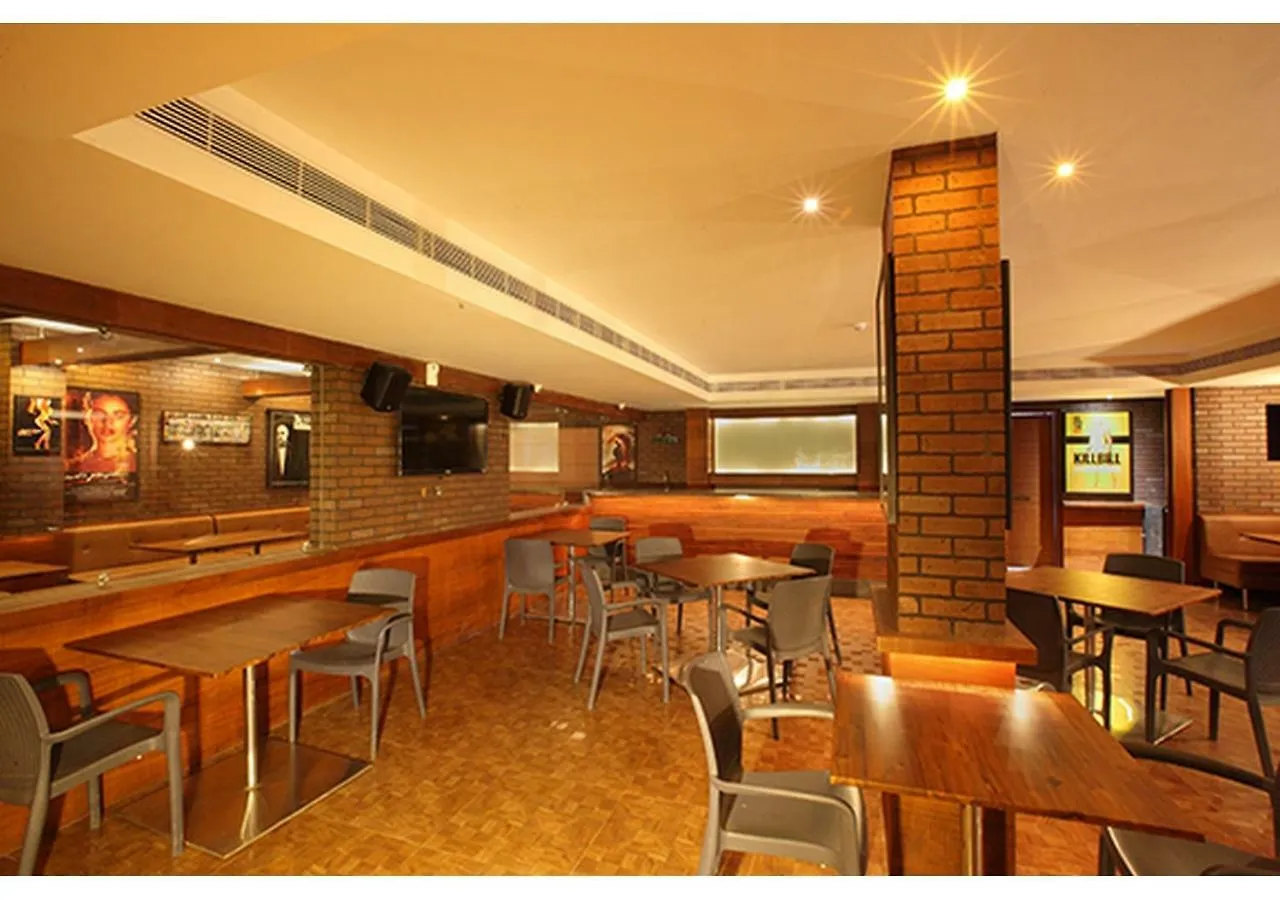 Hotel Jk Park Residency Perambra Mennanyam