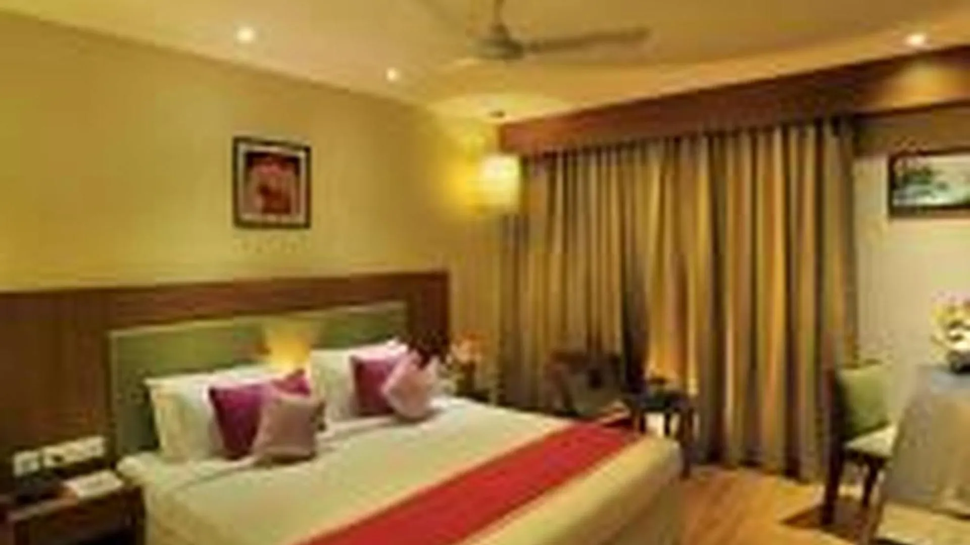 Hotel Jk Park Residency Perambra Mennanyam