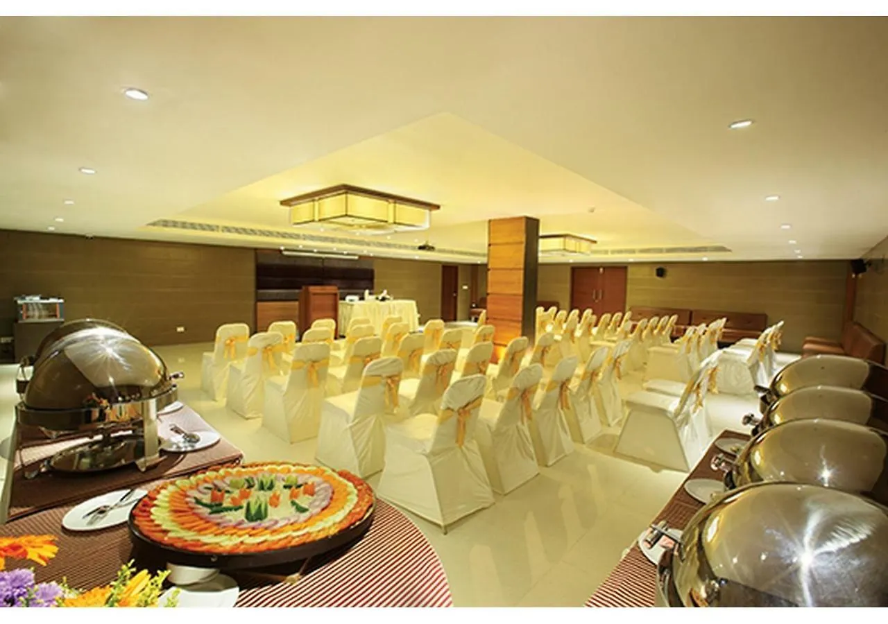 Hotel Jk Park Residency Perambra Mennanyam